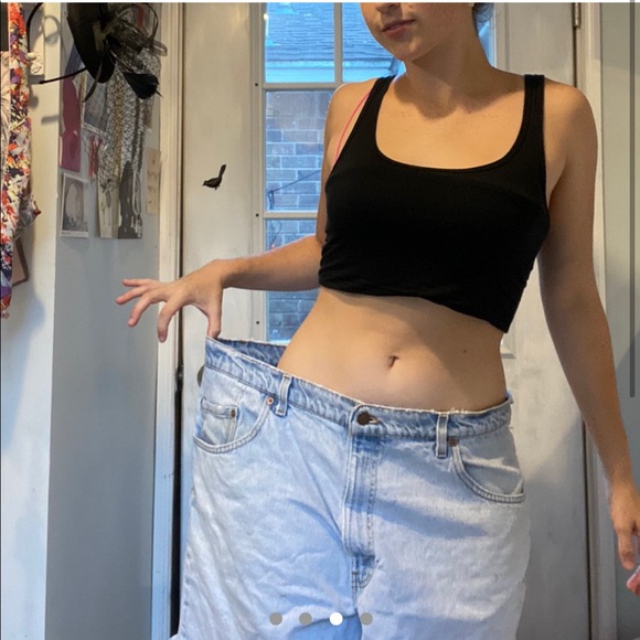 😯LEVI CUT OFFS🤟🏼 - Picture 3 of 4